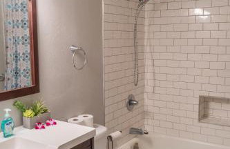 Rare 2 Bedroom & Loft Townhouse on the North Shore - Foto 14