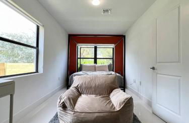 Super stylish 4 BR Home Steps from the Fun - Foto 27