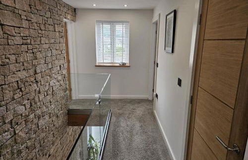 Modern Large 4-Bed Property sleeps 10 in Abergele - Photo 14