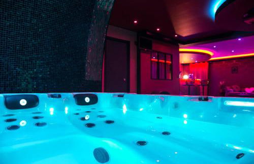 L'Insolite Spa Privatif ''Suite Luxueuse-Jacuzzi" - Photo 2