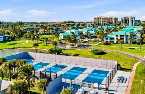 Beachfront paradise Ocean Village Golf Tennis Several heated pools Tiki bar Pickleball insite sports bar and restaurant and much more - Foto 59