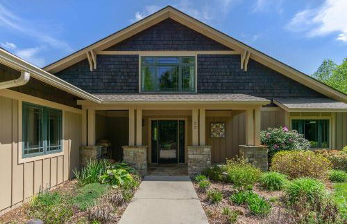 Fireside Retreat Hot Tub, Game Area, Fire Pit & Mountaintop Views! - Foto 10