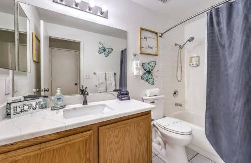 Family Fun for Everyone in Las Vegas- 4 Bedrooms, Billiards, Game Room - Photo 38