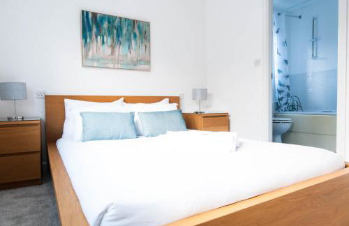 The Dakota - next to East Midlands Airport - Photo 8