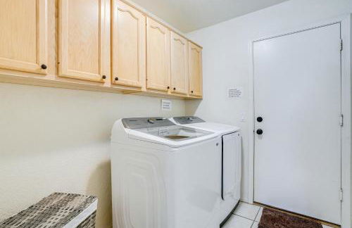 Lakefront Home with Outdoor Oasis in Glendale! - Foto 27