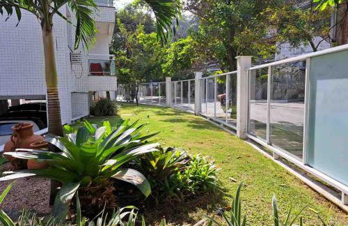 Apartamento confortável e com Piscina a 900 m da praia de Itacoatiara - Foto 52