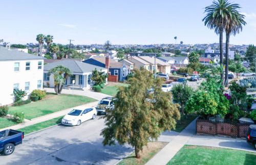 Lucky Charm 4 Bedroom Mid-City Apartment - Photo 10