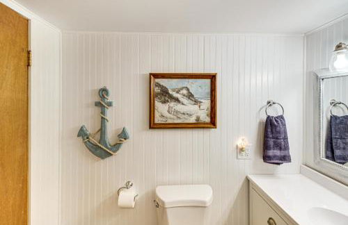 Canal Across Street Family Cabin in Breezy Point! - Foto 23