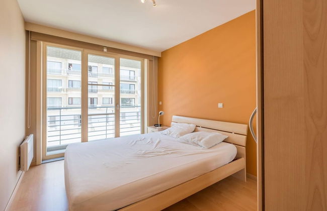 Apartment in St-idesbald Near the Sea - Photo 2