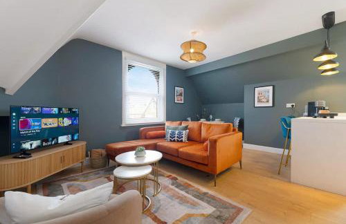 Bright and Airy 2BR Home Near Shops and Dining - Photo 6