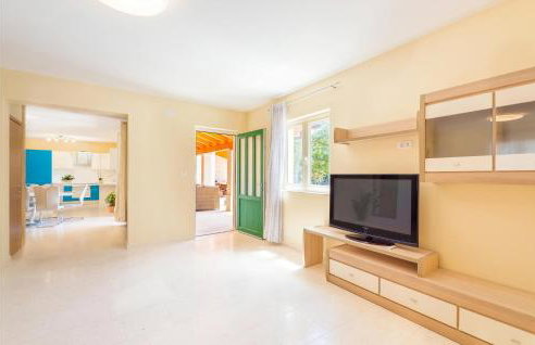 4 Bedroom Gorgeous Home In Pican - Photo 6