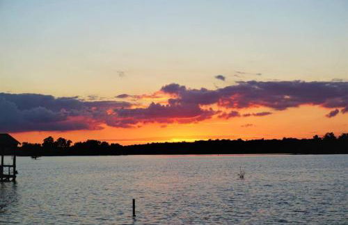 Cozy lakefront cabin with boat house and ramp on T - Foto 31