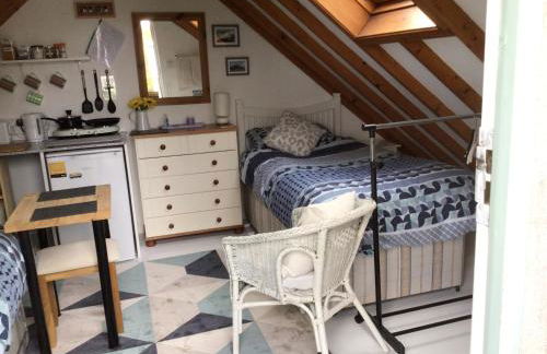 Cozy Camborne Studio Retreat With two Single Beds - Photo 26
