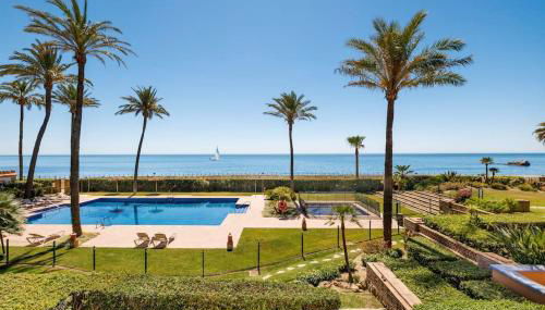 Spacious Seaside Retreat - La Perla del Mar - Photo 2