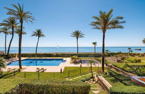 Spacious Seaside Retreat - La Perla del Mar - Photo 2