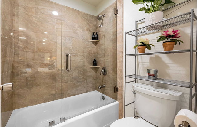 Walk to Beach Pool, Hot Tub, Private Patio, Parking Seabreeze Retreat - Foto 20