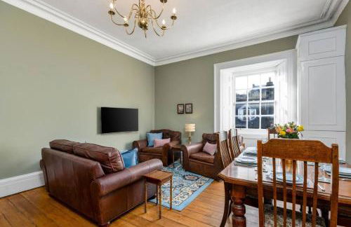 Elegant 3 Bed Apartment in Stirling Near Free Parking and Hill Views - Foto 1