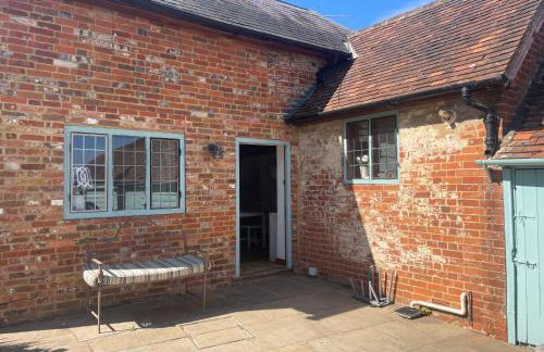 Annex at Southfields in idyllic Hampshire village - Photo 2