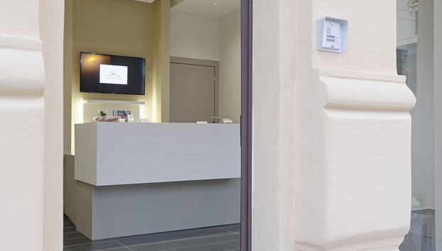 Check-in/check-out kiosk