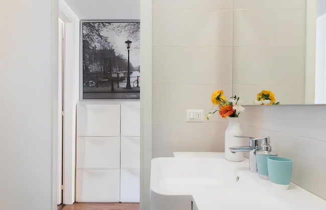 Charming Milanese Apartments - Photo 55