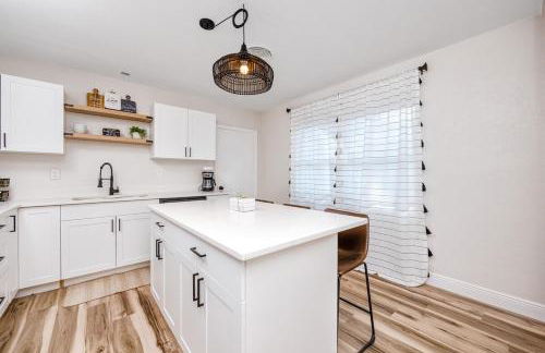 Luxury Home & Mins to Beach and Walk to Downtown - Foto 12