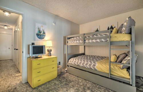 Pinecrest Retreat with Fireplace! - Photo 23