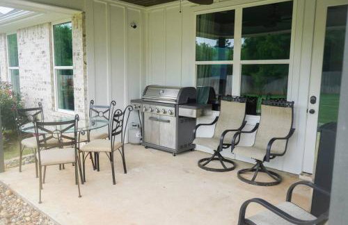 The Haven on Loveless Street with Game Room - Foto 12