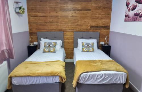 2 Bed Cosy House in London by Zaftastic Stays - Photo 2