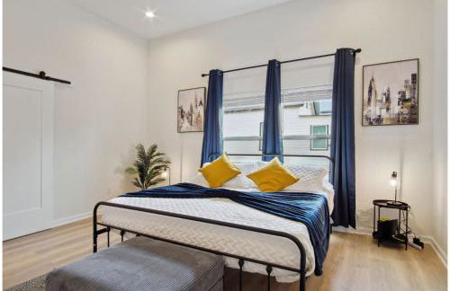 Skyline Retreat 3BR-3BA w Stunning Views Near DT - Foto 29