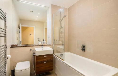 Pass the Keys Stylish Central St Albans Flat with Free Parking - Photo 14