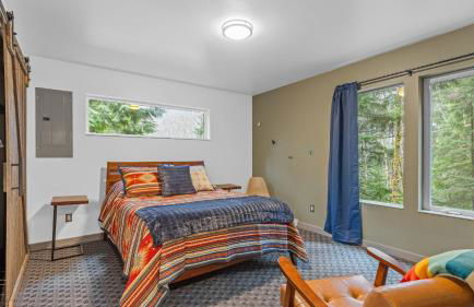 Peaceful Treehouse-Style Stay with Sauna Fire Pit Forest Views Near the Coast The Treehouse by AvantStay - Foto 29