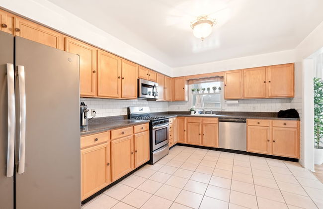 Modern Luxury Home w GameRoom & Parking - Foto 9