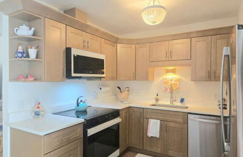 An Island Getaway at Palm Tree Villas - Photo 5