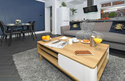 Moonlight House - sleeps 7, driveway, garden - Photo 13