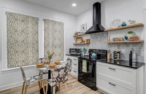 Fourth House - Eclectic and fun 1BR in SPR - Photo 12