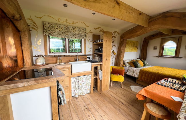 Luxury Shepherd's Hut Style Cabin With Views - Photo 5