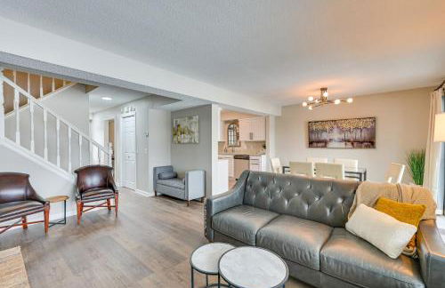 Riverfront Champlin Townhome with Deck and Water View! - Foto 7