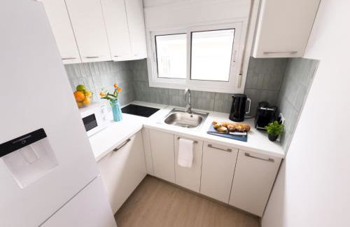 110 - Beachside Renovated 1BR apt 5 min from Beach - Photo 18