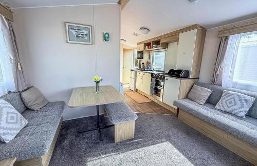 Homely 4 Berth Caravan For Hire In Lincolnshire At Sunnydale, Ref 35122S - Photo 7