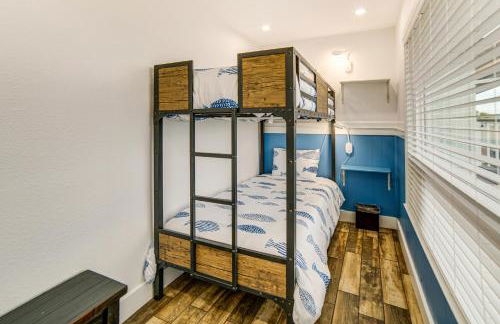 Waterfront Clear Lake Home with Game Room and Deck! - Foto 33