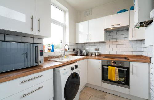 Spacious 4BR, Parking, Near Centre, Accommodates 7 - Foto 13