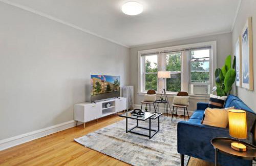 Spacious & Inviting 1BR Apt in Chicago - Cullom B2 - Photo 3