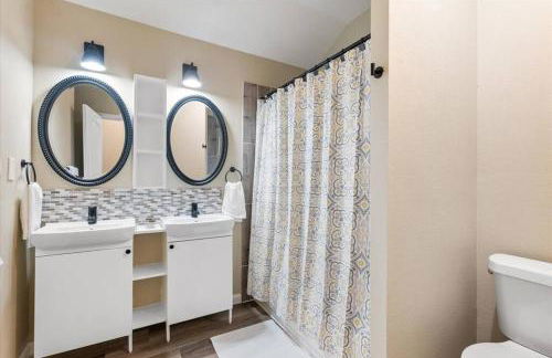 Modern Cabin Nestled in a Pine Forest Near Austin - Foto 69