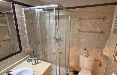 Gorgeous 2 bed Duquesa apartment, 2 pools, easy parking and 2 large balconies, 1 with stunning views - Foto 21