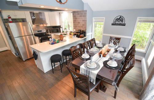 Bool Bear Lodge a pet friendly Pocono Vacation Home with Fireplace, BBQ and more - Foto 9