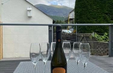 4-6 Guests in centre location with stunning views - Photo 32