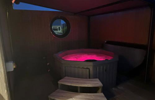 Humberston Boathouse Lodge & Hot Tub - Cleethorpes Beach Cabin Chalet - Foto 27