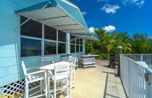 Waterfront Beach House with Dock & Heated Pool - Foto 8