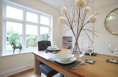 Doctors lane Stylish 3 Bedroom contractor Family House with Parking - Photo 30