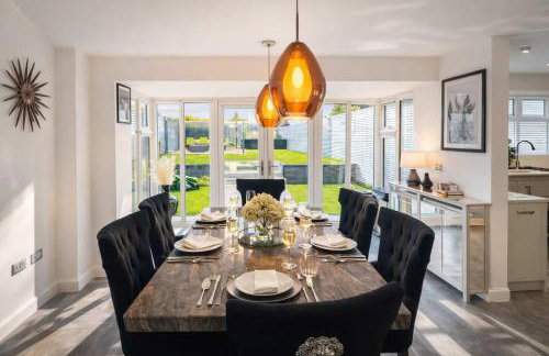 The Grand 4-Bed Ebbsfleet Home - Big Garden & Parking Space, Near Bluewater - Foto 2